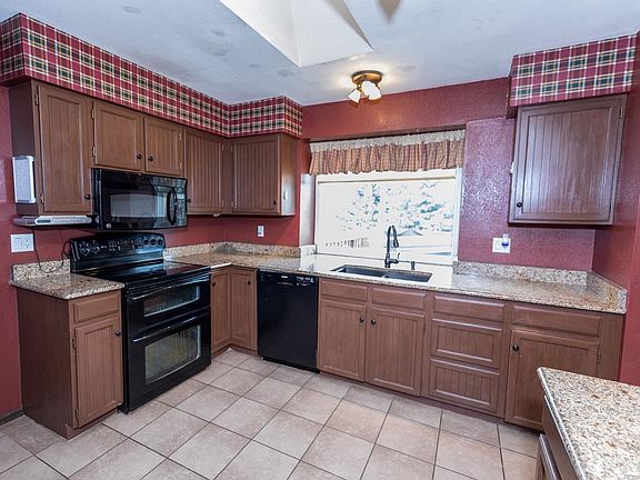 3rd image of 7710 Montane Dr