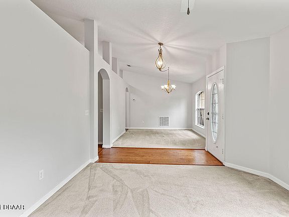 4th image of 1402 Island Cove Dr