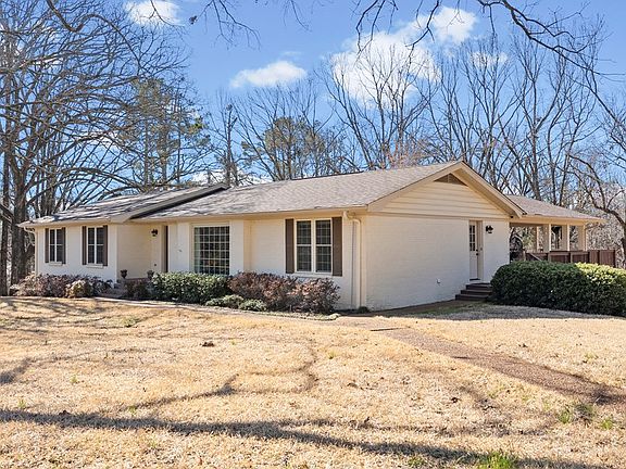 2nd image of 2235 Lee Loop