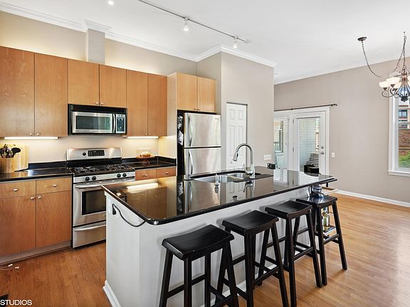 3rd image of 1830 N Sheffield Ave #2