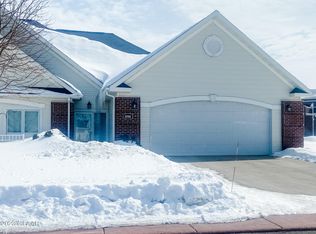 1096 Oxbow Ct, Grand Forks, ND 58203