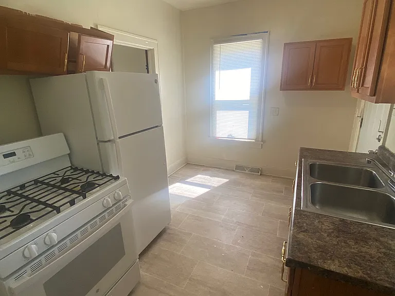 452 E Park St — Photo 5