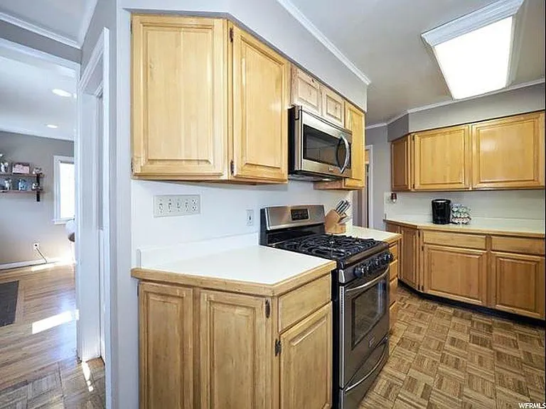 2215 S Broadmoor St — Photo 12