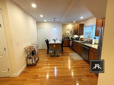 5th image of 69 Temple St #1