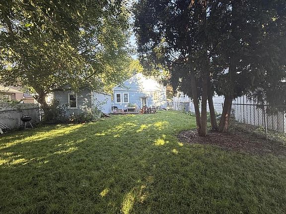 3rd image of 1204 S 110th STREET