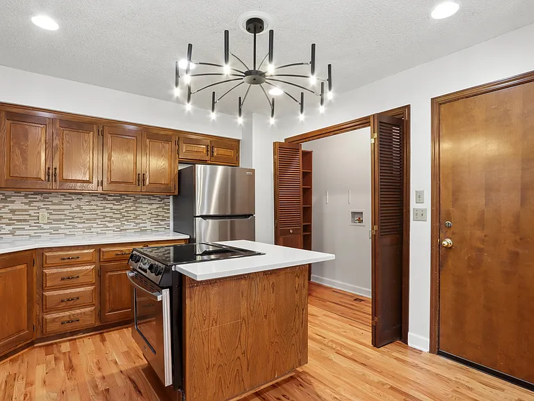 7405 W 74th St — Photo 13