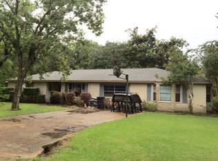 104 Balsam St, Lake Jackson, TX 77566
