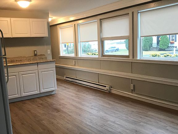 4th image of 10 Oxford Ave #B