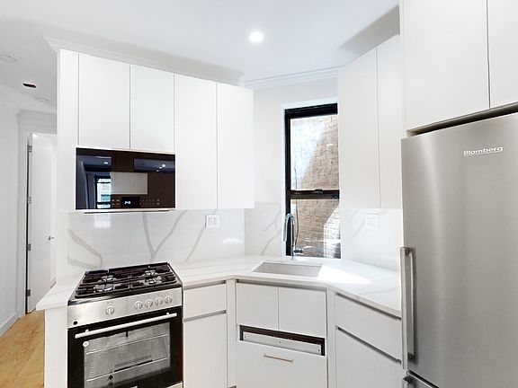2nd image of 79 Clinton St Unit 9A