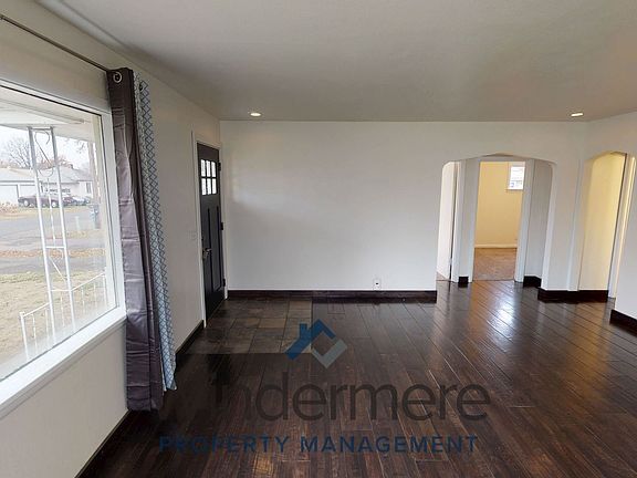 3rd image of 819 Ankeny St