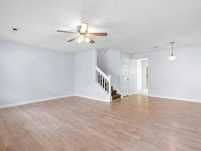142 Brockman Way — Photo 3