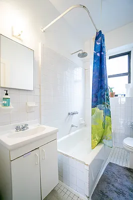 Rented by City Connections Realty | media 28