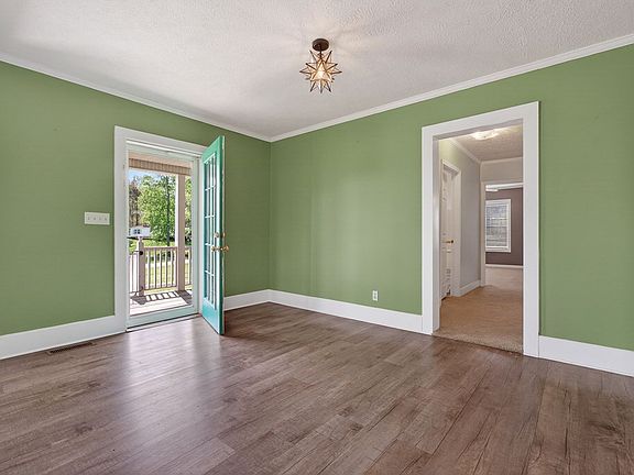 3rd image of 133 Vaughn Ln