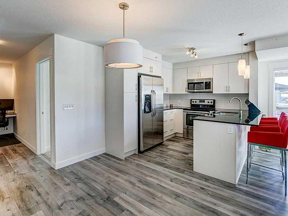 3rd image of 240 SW Skyview Ranch Rd NE #2406