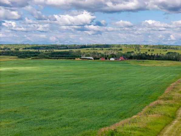 261126 W Range Road 33, Rocky View County, AB T4C 0G6