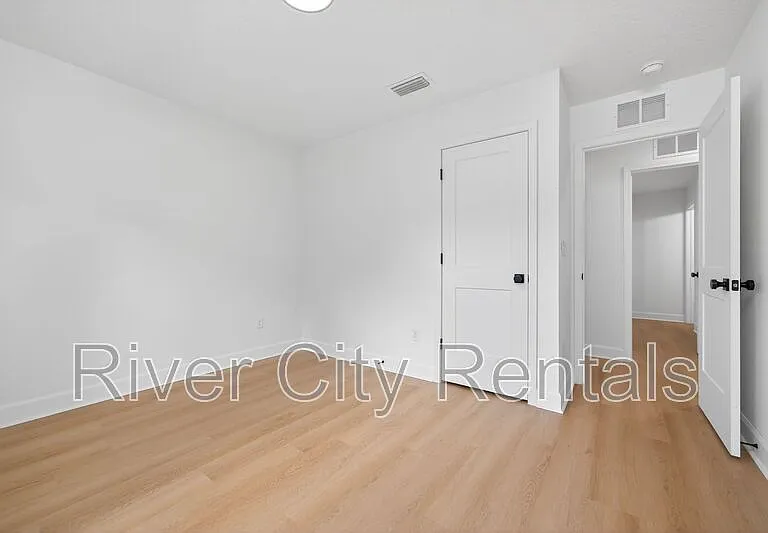 5512 Crockett Ct — Photo 15