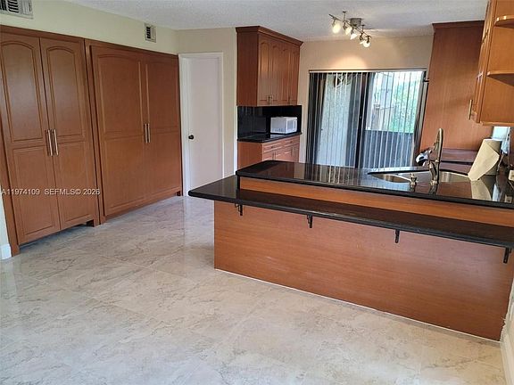 2nd image of 6 Wimbledon Lake Dr