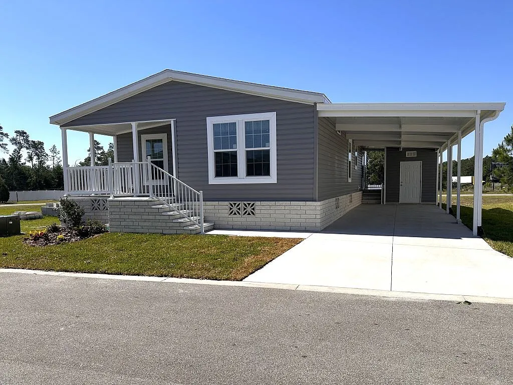 3 bed, 2.0 bath, 1355 sqft, $1,399 — Photo 1