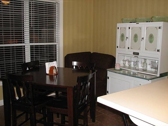 Eat in Kitchen with bar Vaulted