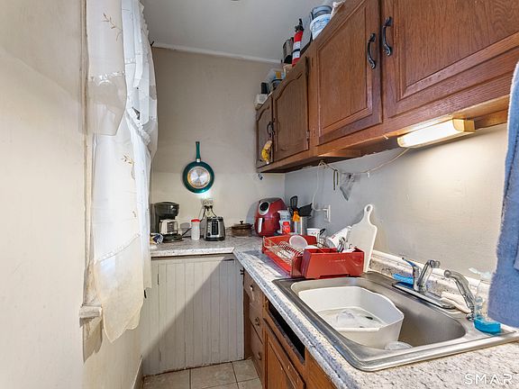 5th image of 208 Clinton Avenue