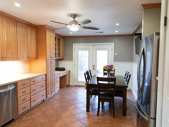 Kitchen/Dinning/Desk