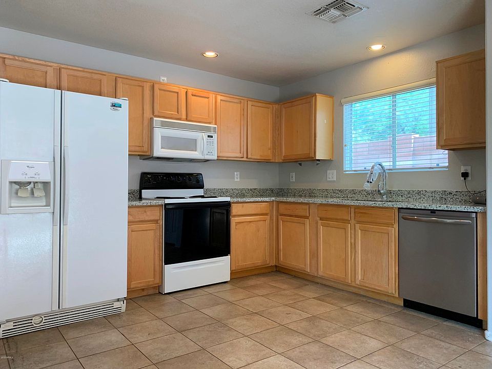 Eat in kitchen