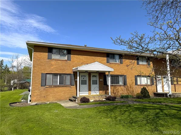 221 Greenmeadow Dr, Buffalo, NY 14224