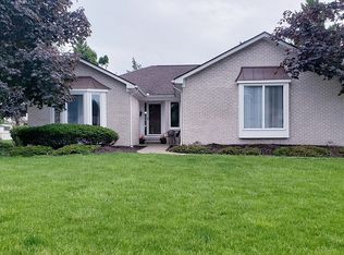 15358 Crestwood Dr, Macomb, MI 48044