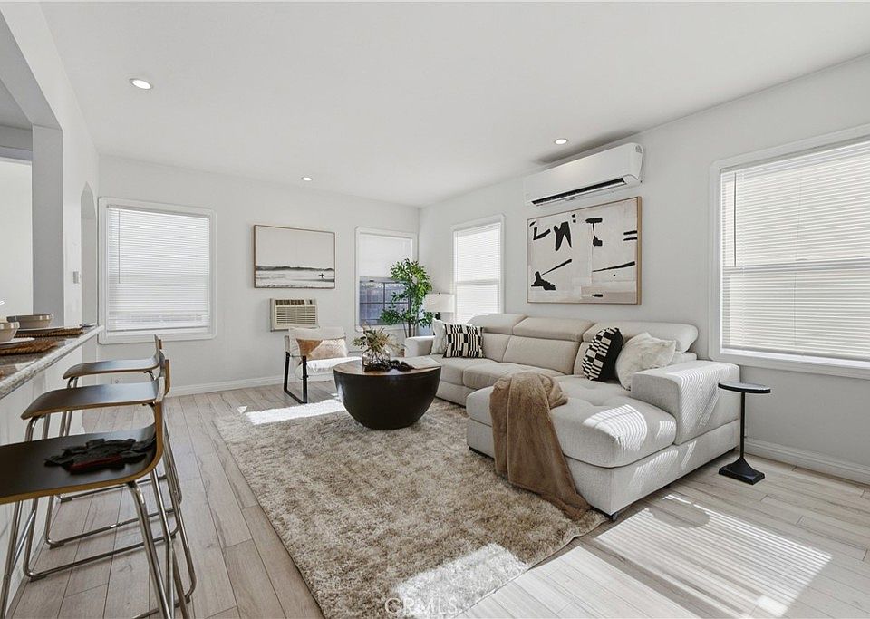 1st image of 2860 Daisy Ave
