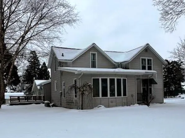 1114 Allison St, Charles City, IA 50616