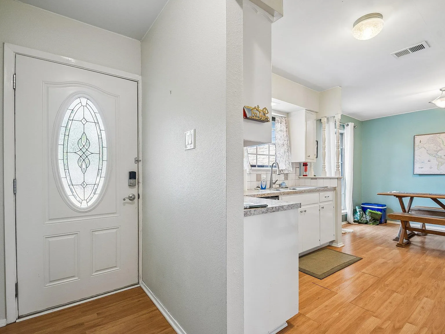 3 bed, 2.0 bath, 1443 sqft, $2,600 — Photo 4