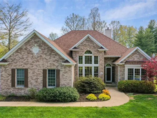 26523 Lakeview Ter, Godfrey, IL 62035