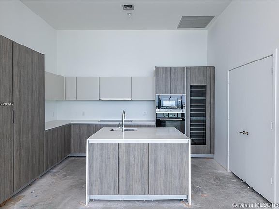 3rd image of 2900 NE 7th Ave #5002