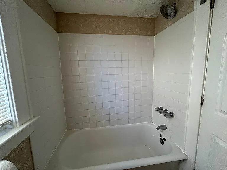 College St 2623 — Photo 13
