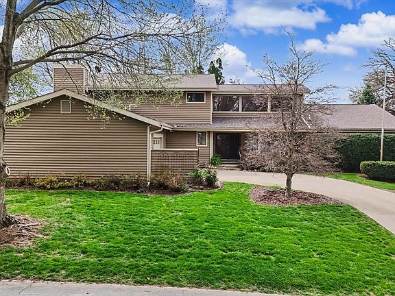 3rd image of 3207 Douglas Woods Dr