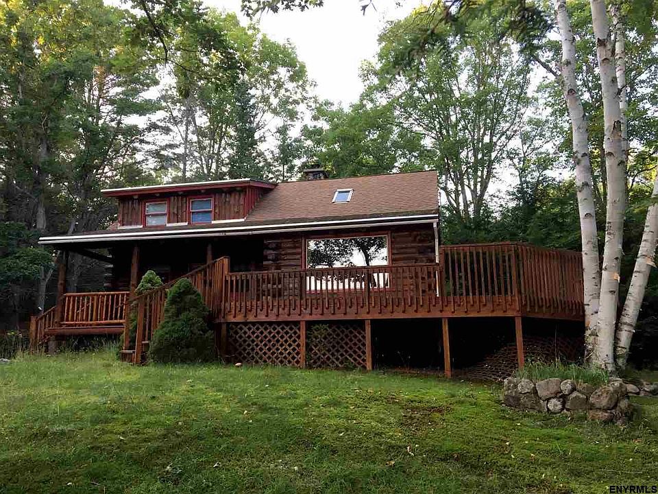 Log home on 10.89 secluded acres