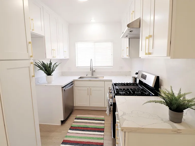 2 Weeks Free! Remodeled 1-Bedroom — Photo 15