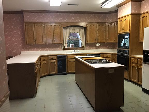 2nd image of 108 Country Club Heights Blvd