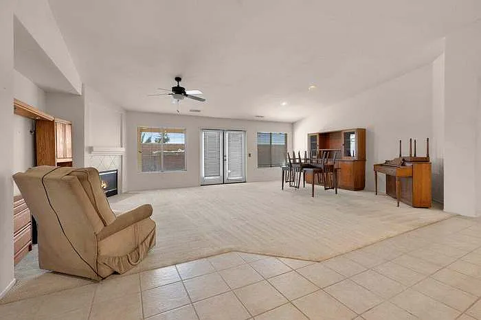 4 bed, 2476 sqft, $3,895 — Photo 4