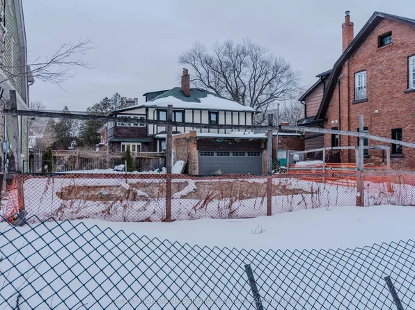 291 Indian Rd, Toronto, ON M6R 2X5