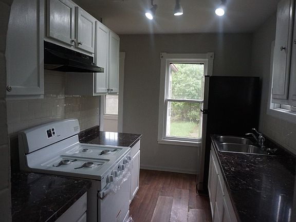 4th image of 620 Parkway Dr