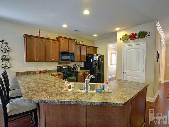 3rd image of 3929 Willowick Park