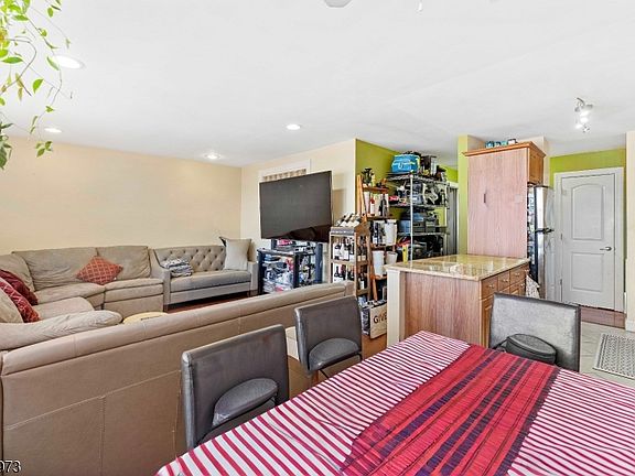 5th image of 821 Jersey Ave #6A