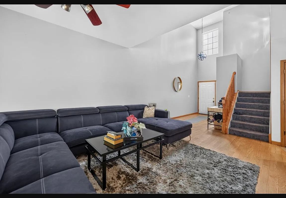 2 bed, 2.5 bath, 1487 sqft, $2,600 — Photo 2
