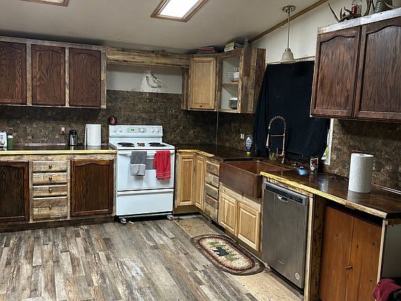 2nd image of 1800 Cedar St