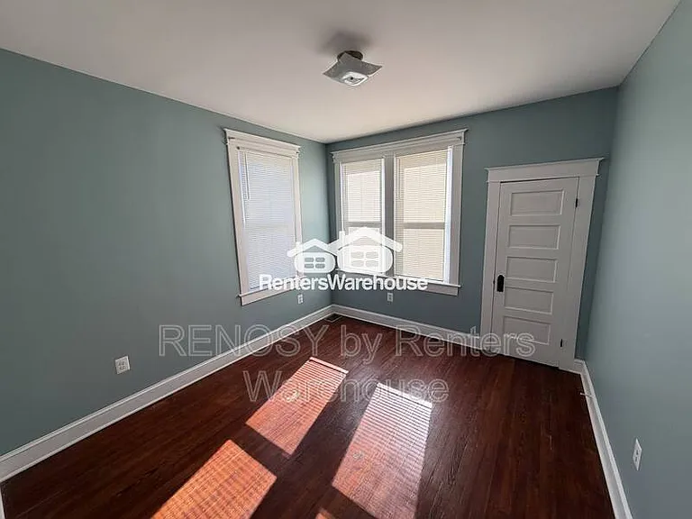 400 Lyndhurst St — Photo 9