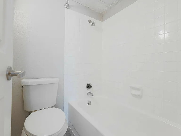 City Crest Apartments — Photo 54