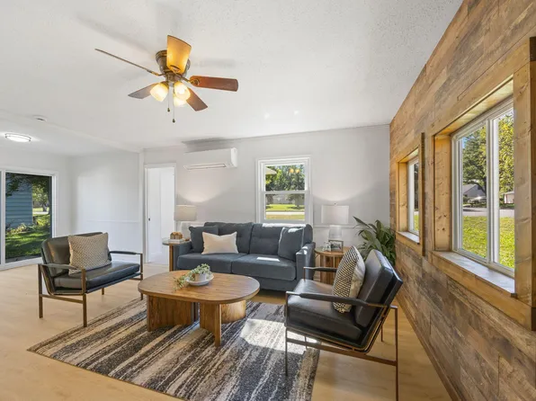 533 Pierce St S, Shakopee, MN 55379