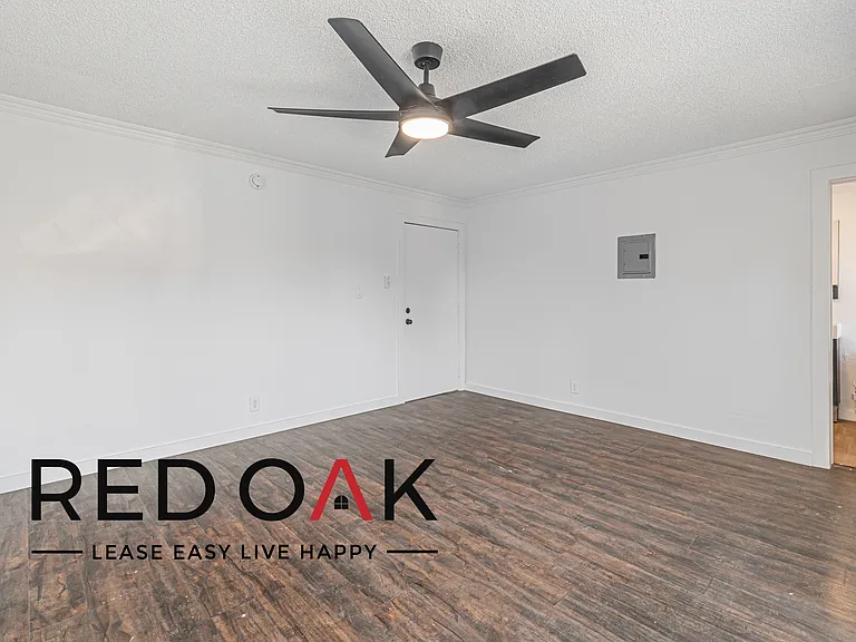 Charming Studio in The Heart Of Glendale — Photo 16