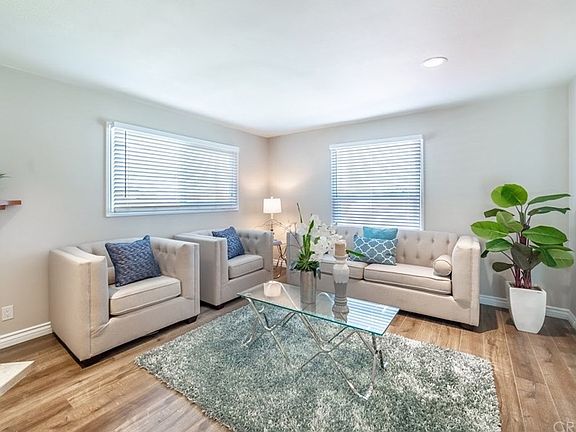 5th image of 23426 Kittridge St